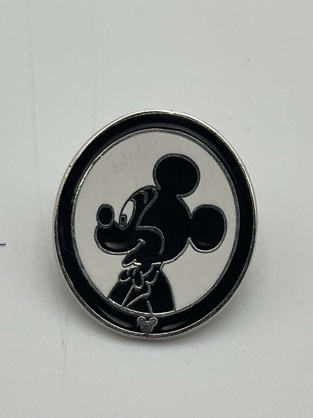 D2-45 Vintage Disney pin Hidden Mickey 4 0f 4 2007